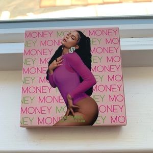 NWT Kylie Birthday 🎁 Pressed Body Glow